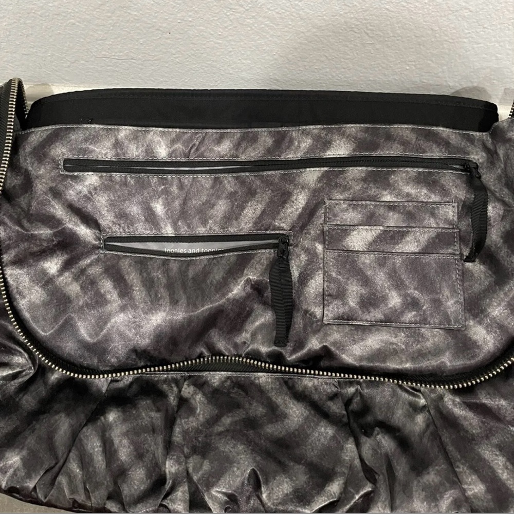 lululemon athletica Black and Gray Travel Duffel - Picture 10 of 12